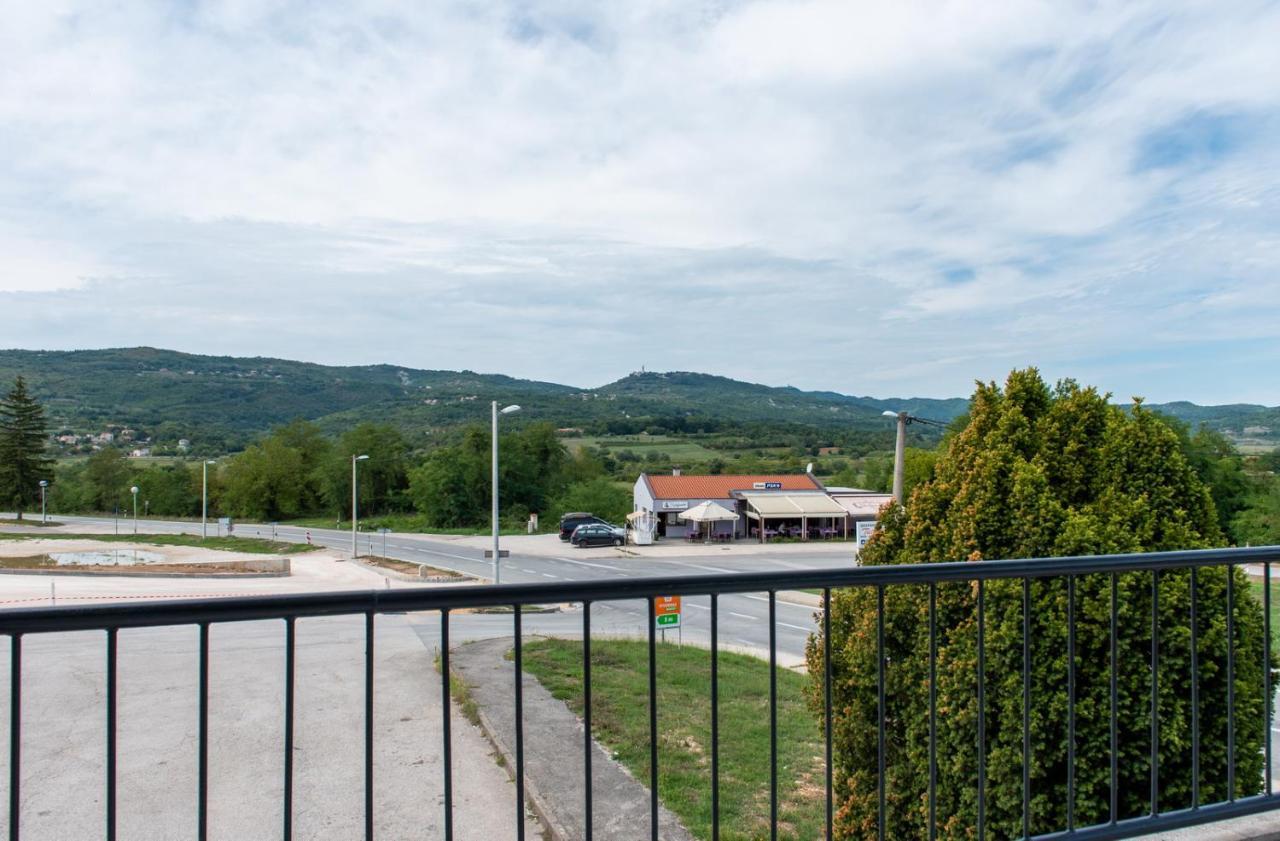 Hotel Potpican Экстерьер фото